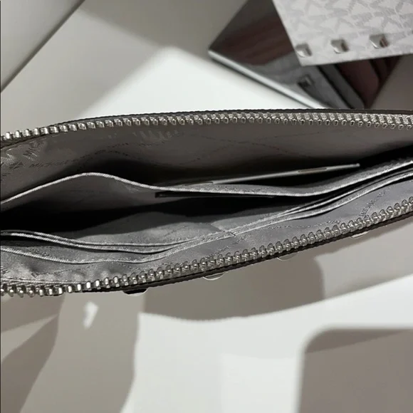 Michael Kors Jet Set travel XL clutch wristlet - Picture 4 of 6